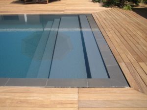 Piscine à débordement